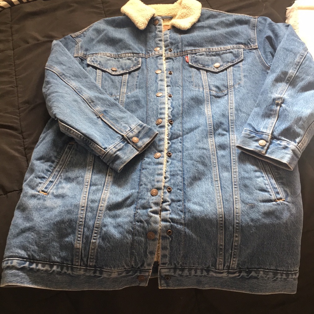 Levi’s women’s lengthened Sherpa trucker jacket